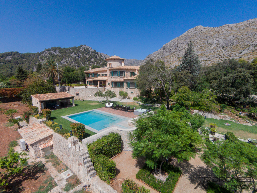Gran casa con piscina