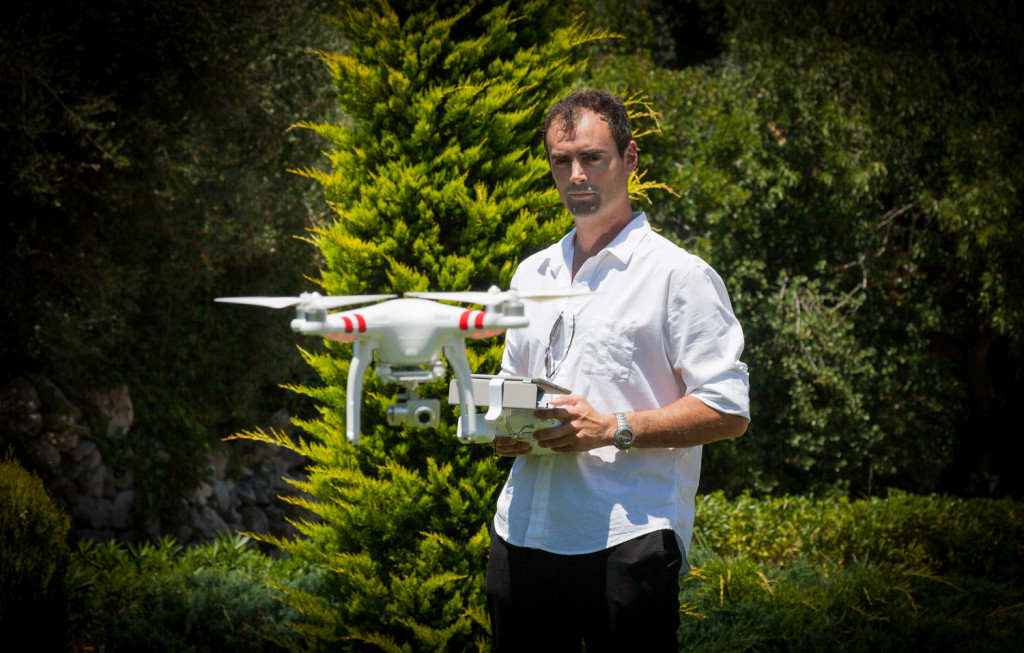 Piloto con drone Phantom