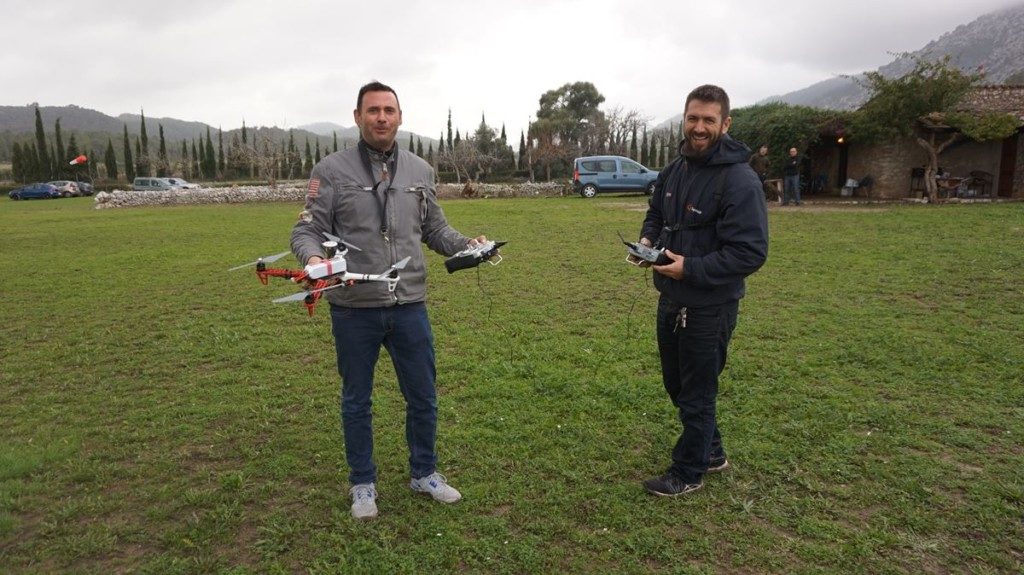 Alumno e instructor del curso de piloto de RPAS